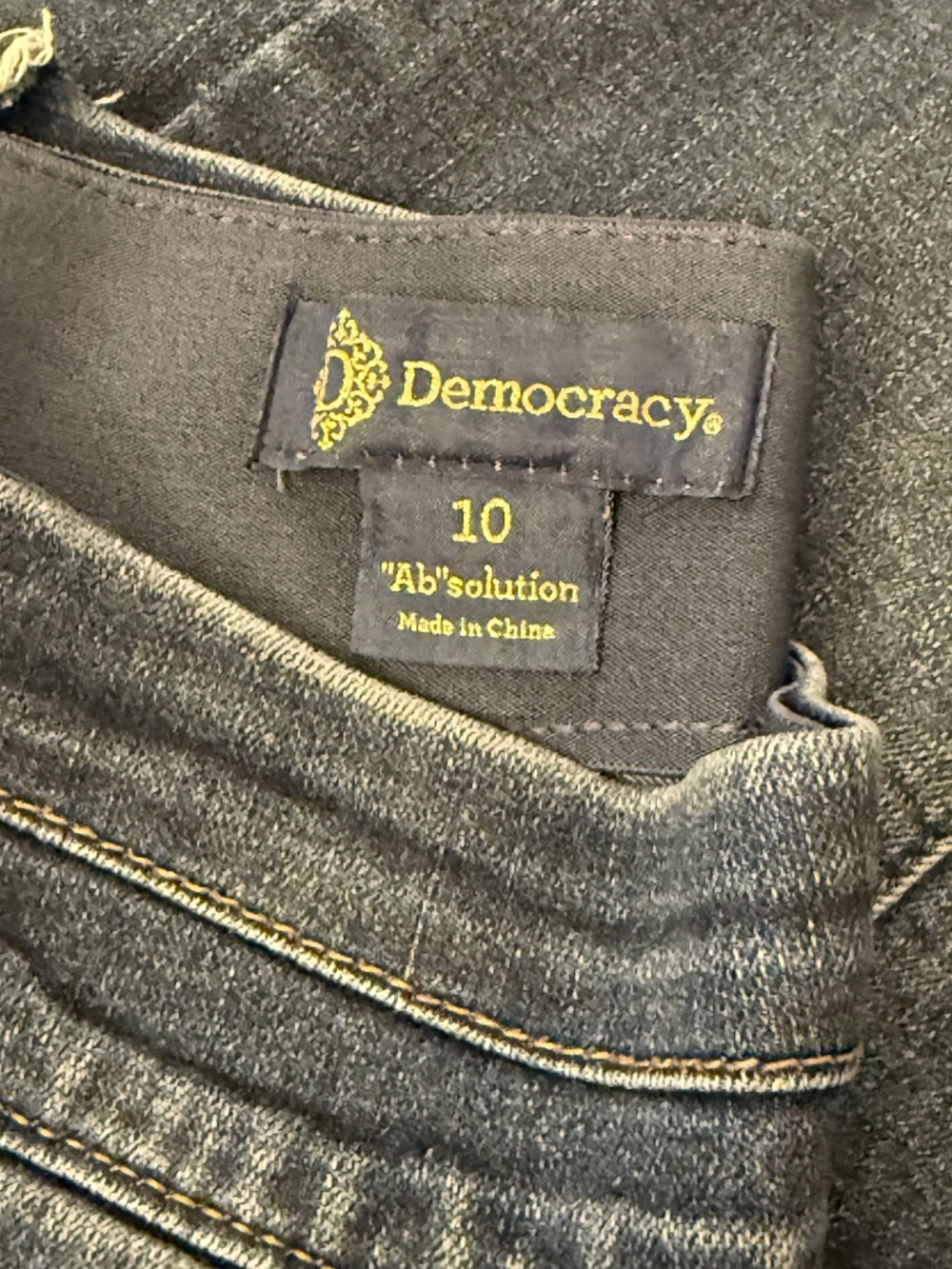 Democracy Brand Slip-on Jenas (10) - Picture 6 of 9